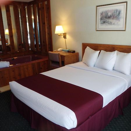 Americas Best Value Inn St. Ignace Zimmer foto