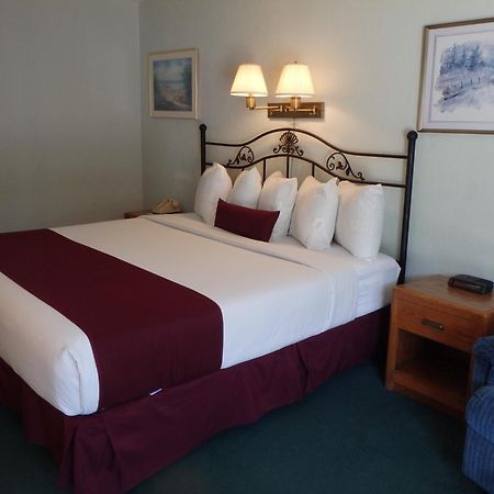 Americas Best Value Inn St. Ignace Zimmer foto