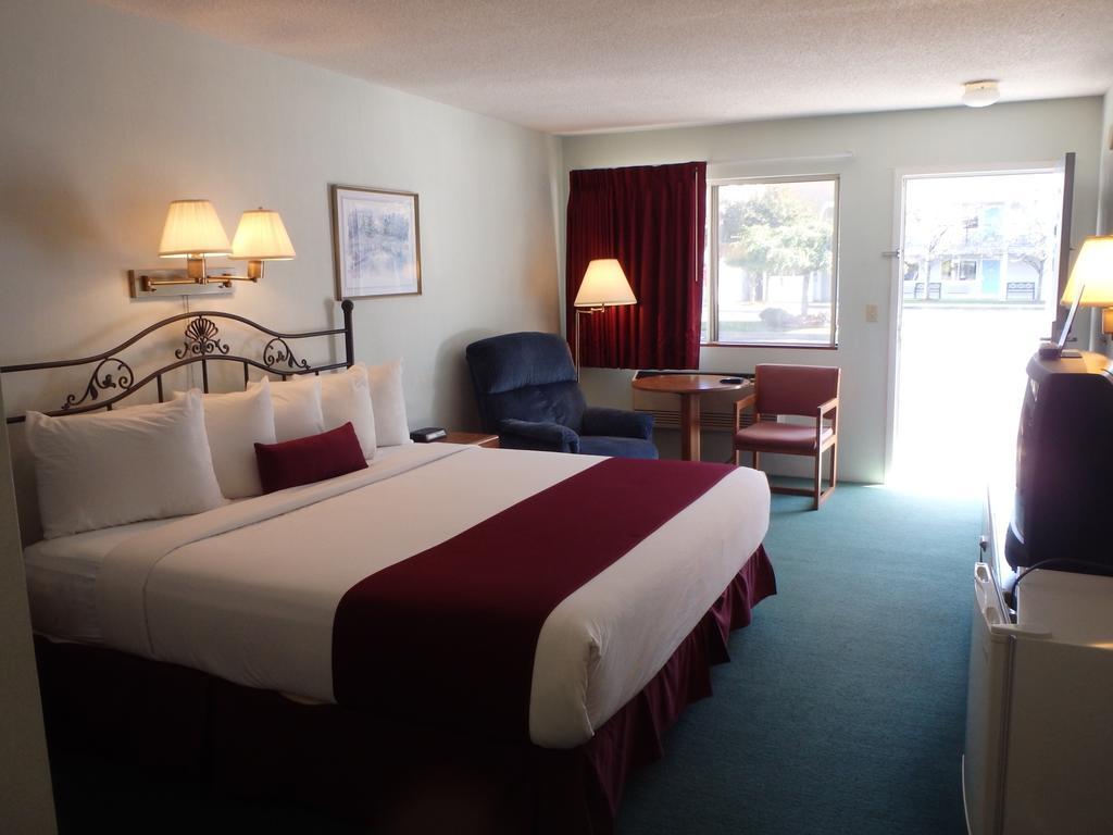 Americas Best Value Inn St. Ignace Zimmer foto
