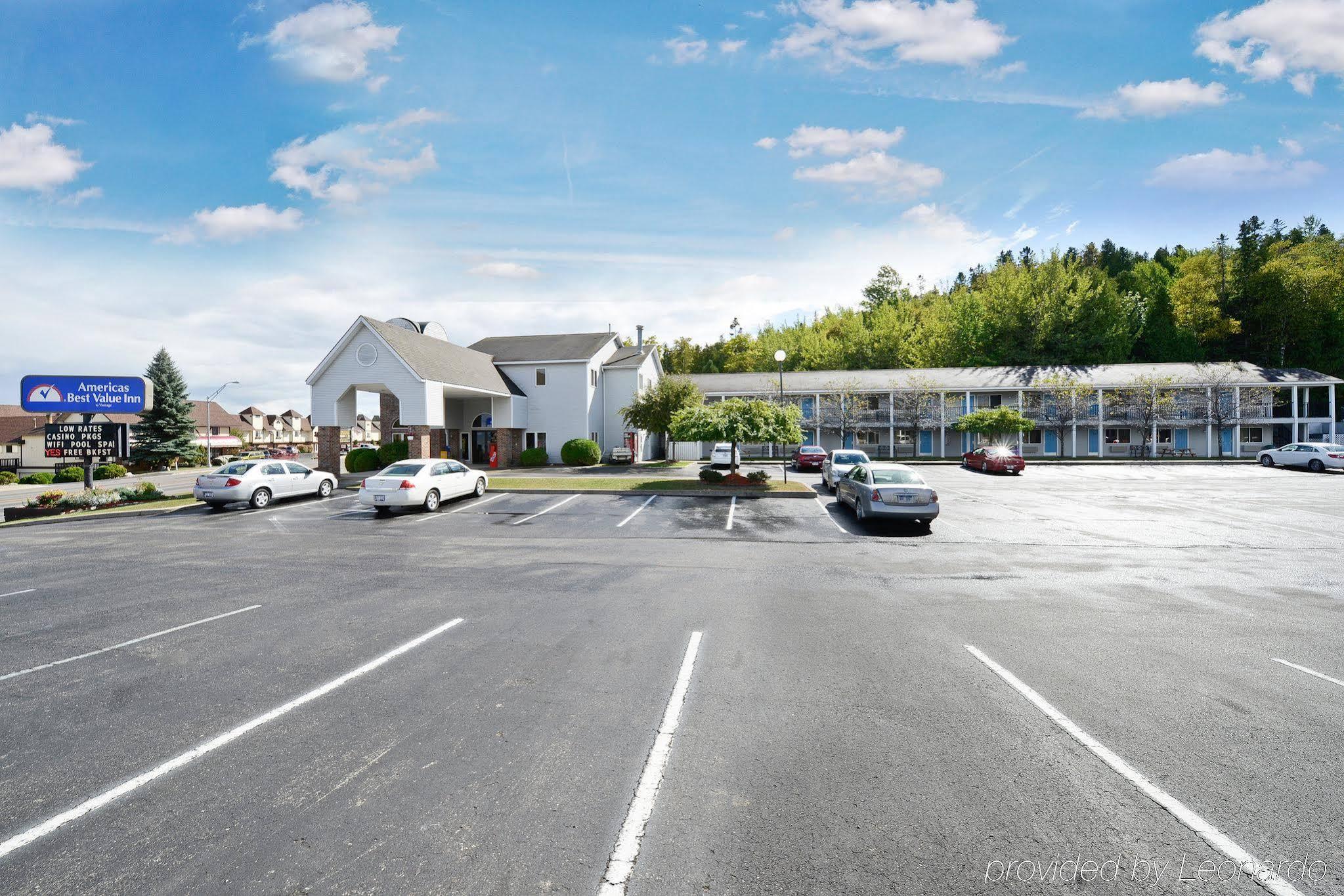 Americas Best Value Inn St. Ignace Exterior foto