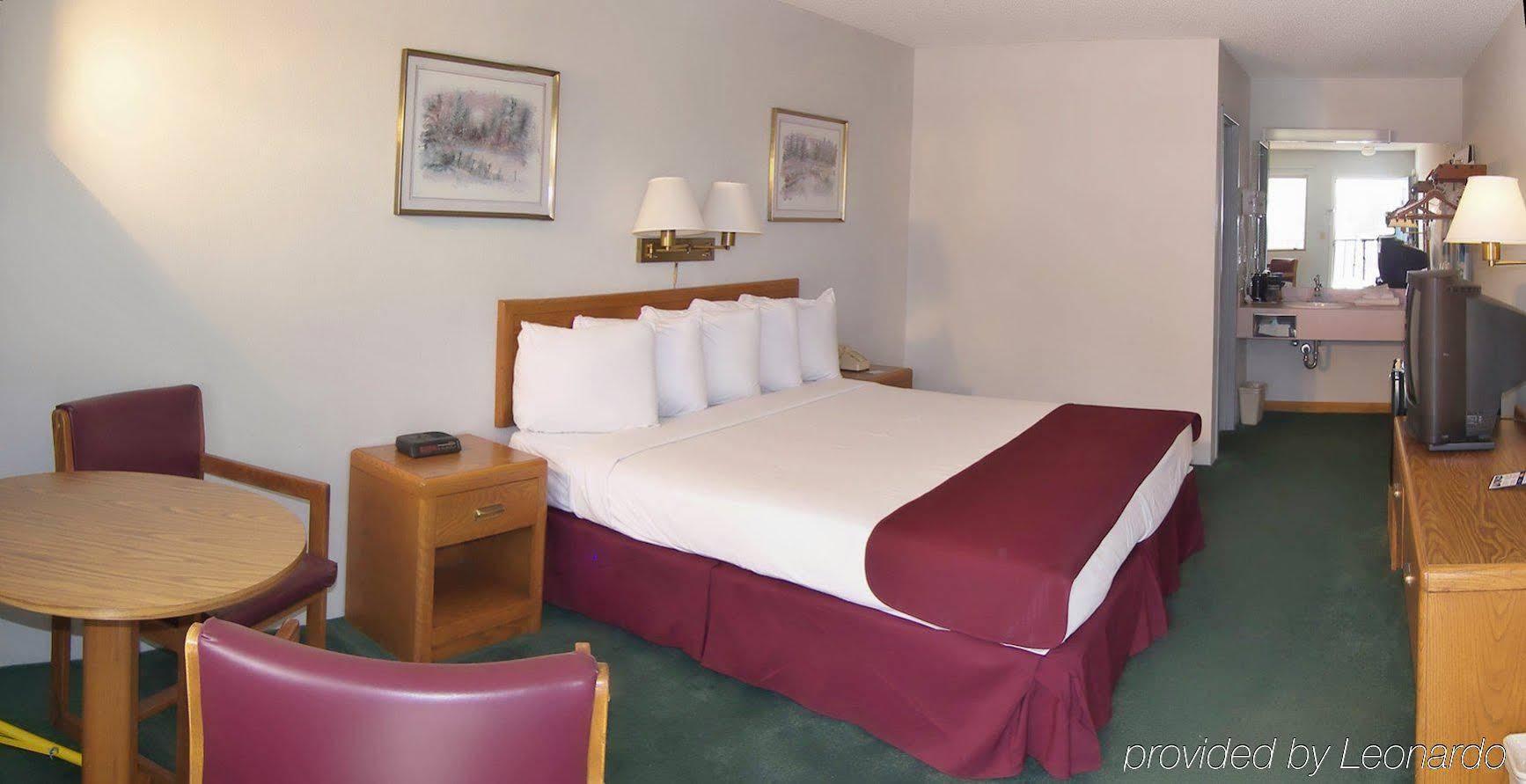 Americas Best Value Inn St. Ignace Exterior foto