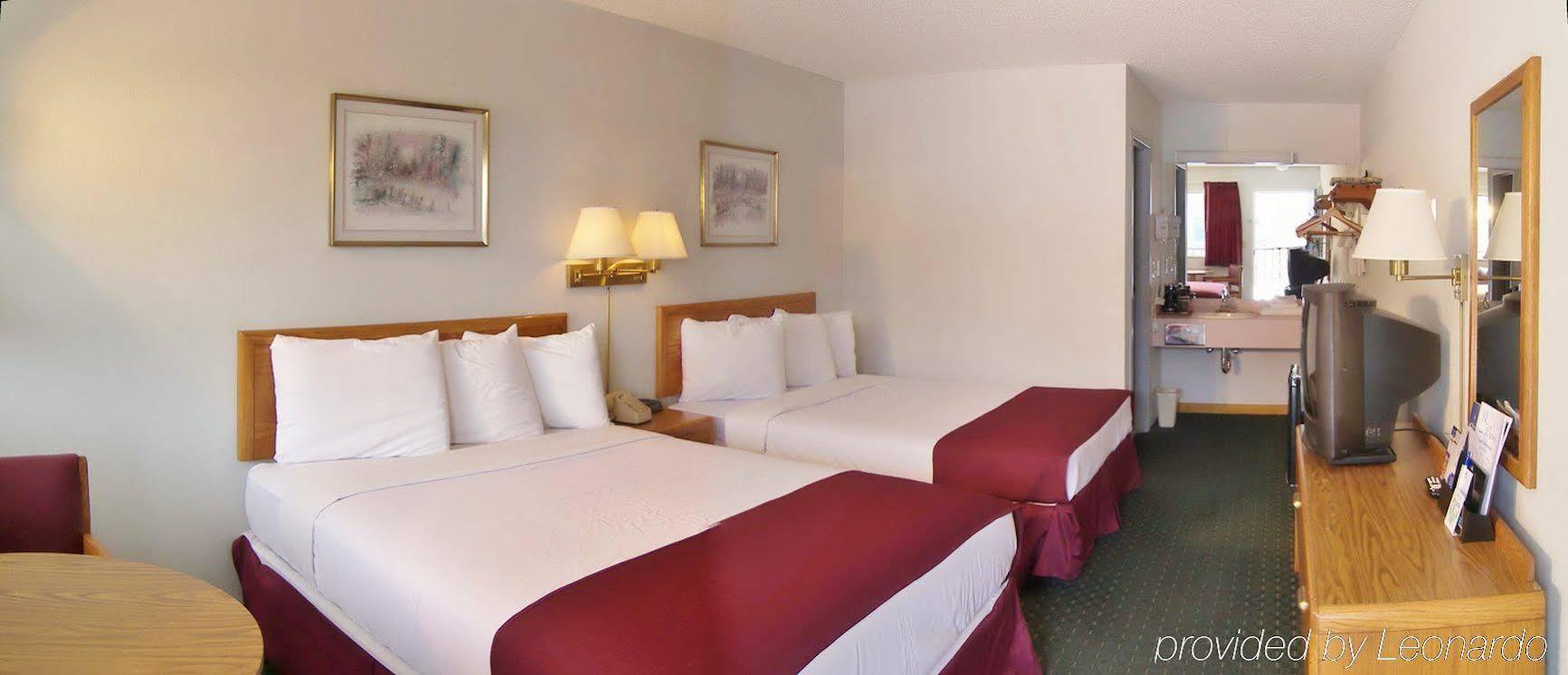 Americas Best Value Inn St. Ignace Exterior foto