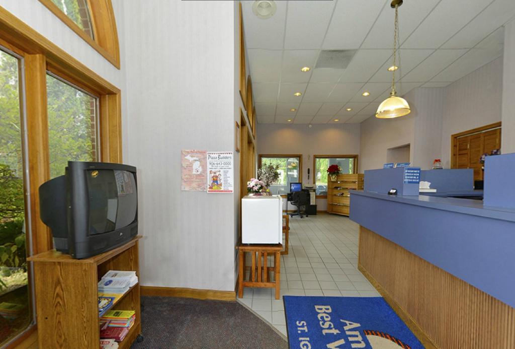 Americas Best Value Inn St. Ignace Exterior foto