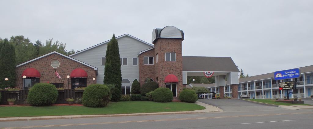 Americas Best Value Inn St. Ignace Exterior foto