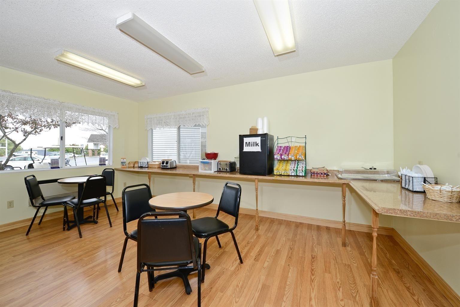 Americas Best Value Inn St. Ignace Exterior foto