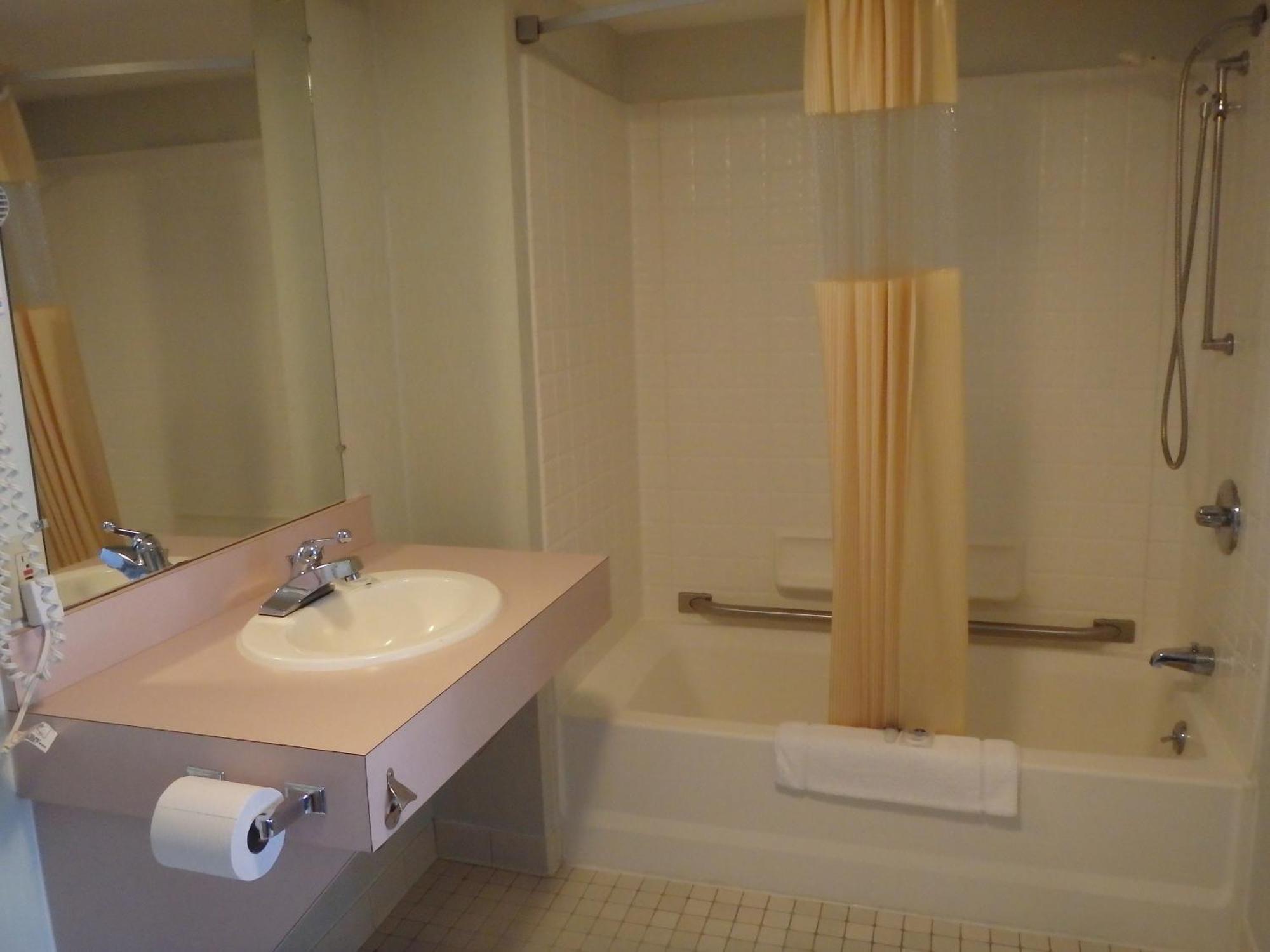 Americas Best Value Inn St. Ignace Zimmer foto