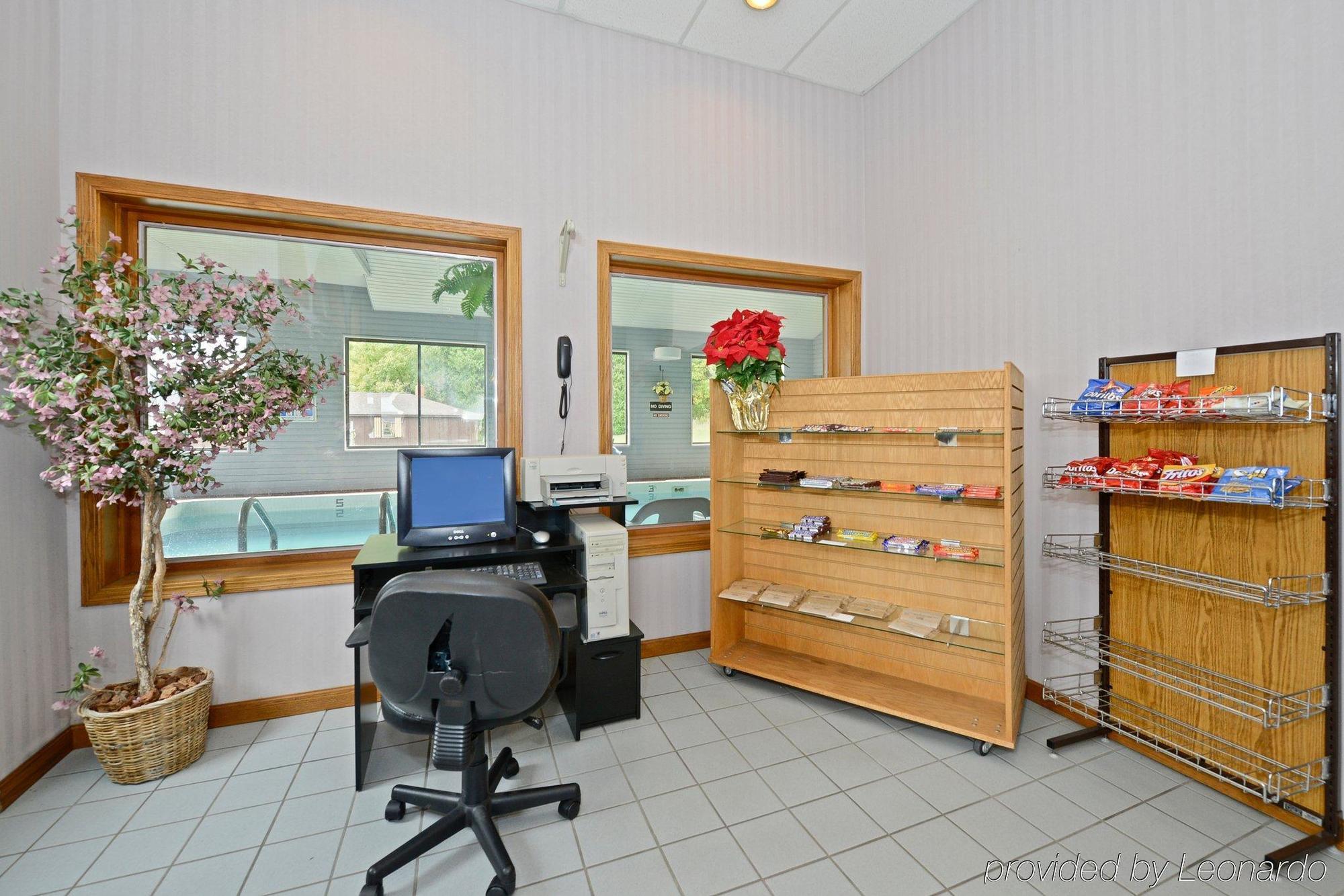 Americas Best Value Inn St. Ignace Exterior foto