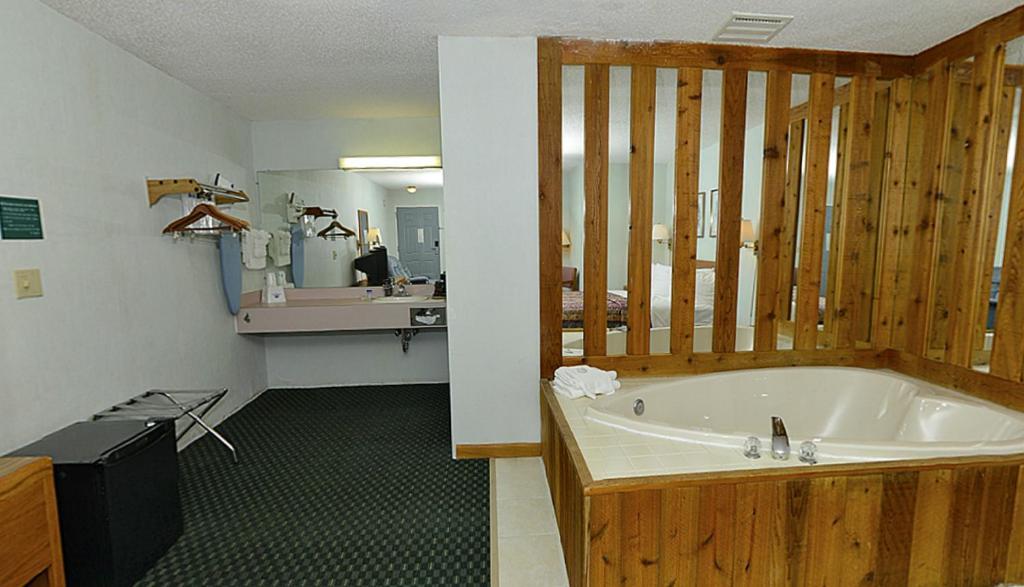 Americas Best Value Inn St. Ignace Exterior foto