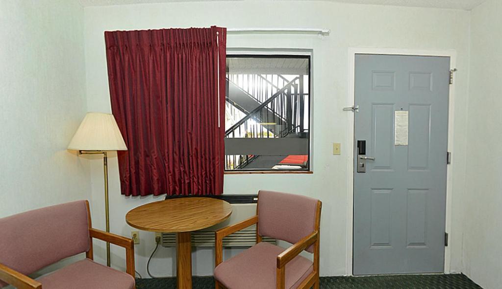 Americas Best Value Inn St. Ignace Exterior foto