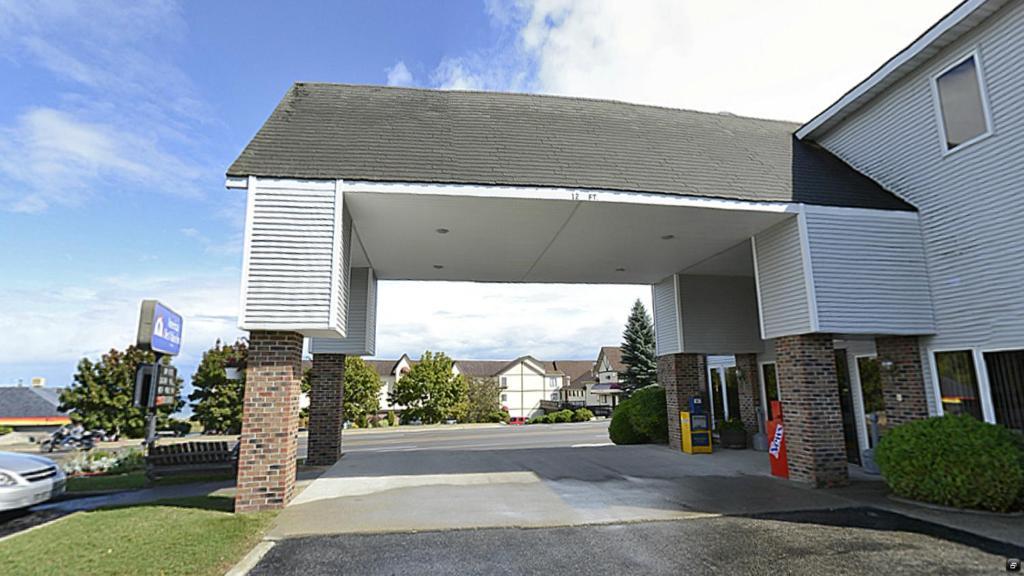Americas Best Value Inn St. Ignace Exterior foto