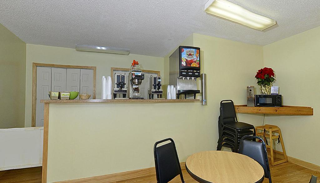 Americas Best Value Inn St. Ignace Exterior foto